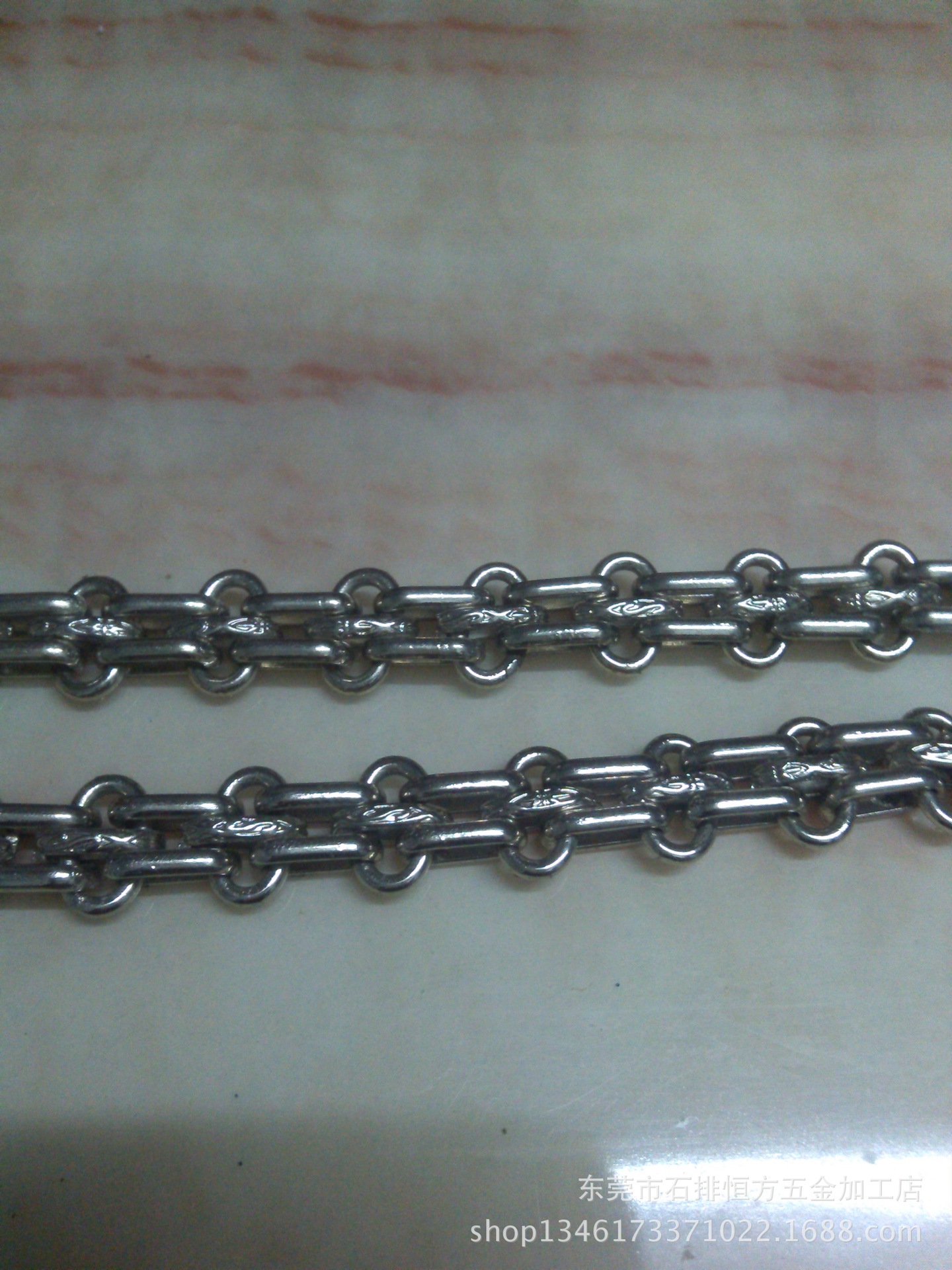 清一色的灰色默认图标下