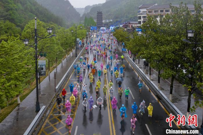 2025张家界UCTR百公里越野挑战赛全球跑者共赴山野