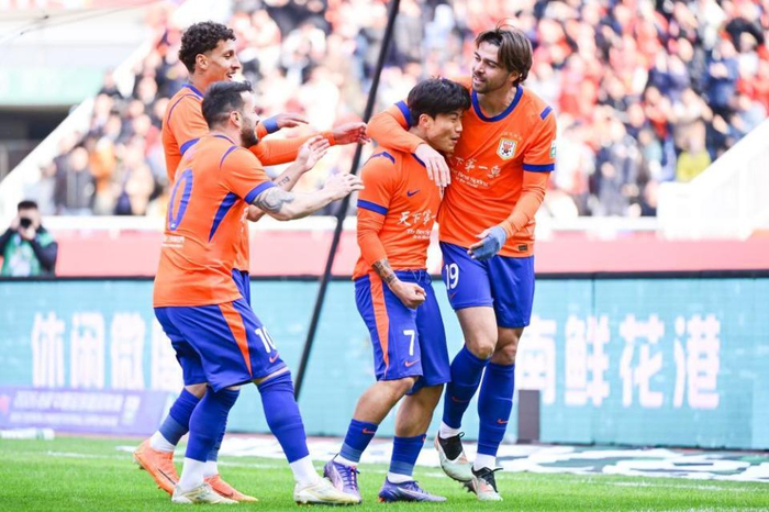 山东泰山主场力克国安积分清零创中超首支纪录