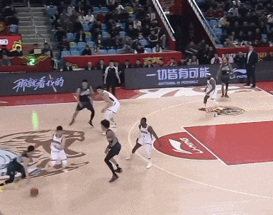 曾繁日恶意拳击刘传兴遭驱逐，CBA或将重罚