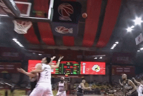 曾繁日恶意拳击刘传兴遭驱逐，CBA或将重罚