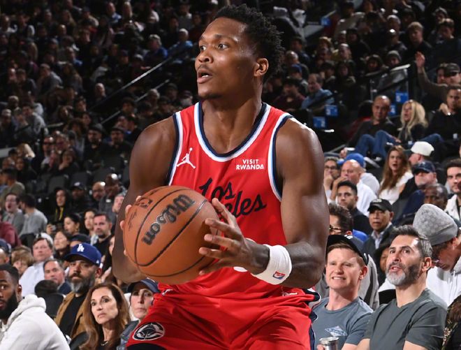 文班亚马轮休马刺大胜快船，加兰防守漏洞成败