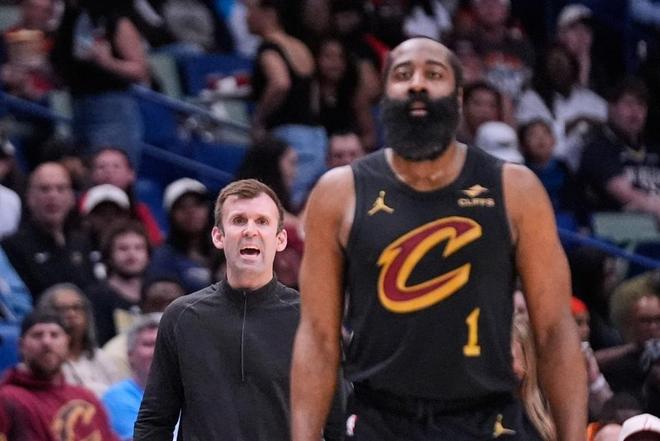 米切尔复出后骑士逆转鹈鹕 哈登末节爆发助队双