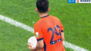 青岛德比VAR四次介入关键判罚 比赛0-0收场